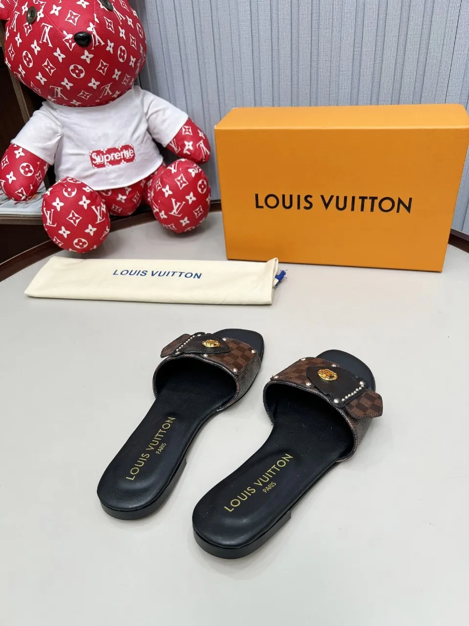 👟👟Ex-factory price 320👟👟 Genuine leather sole +40 Louis Vuitton, 1:1 advanced customization upper, fabric: customized LV special fabric, lining: sheepskin, original molding hardware, code number: 35-42, order with pictures, welcome to send pictures to place an order,